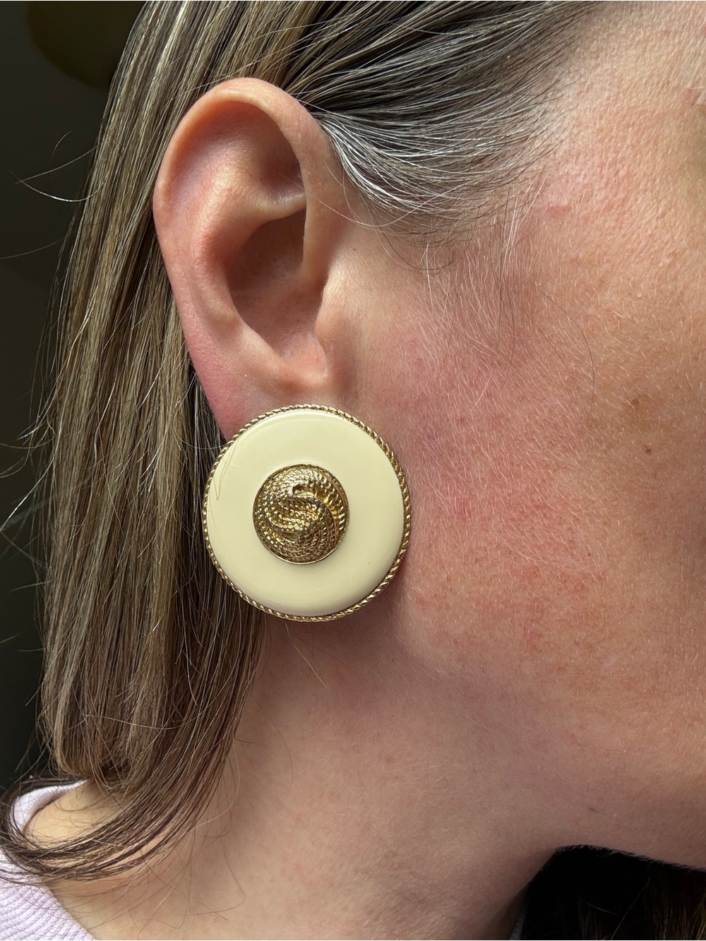 Vintage  Mystique signed Gold Tone Cream Enamel
Rope Center Clip On Earrings
